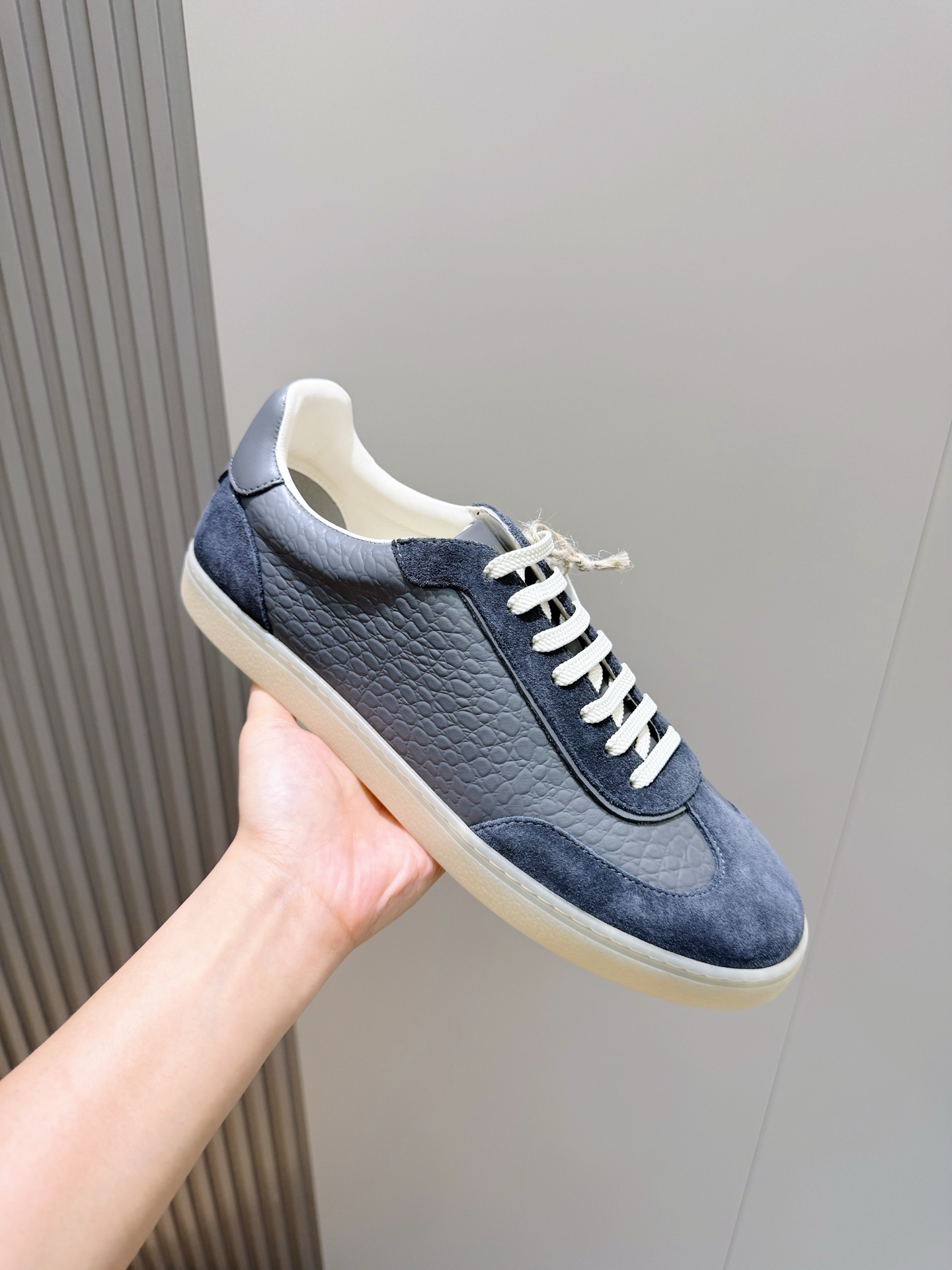 남성 카프스킨 스웨이드 스니커즈