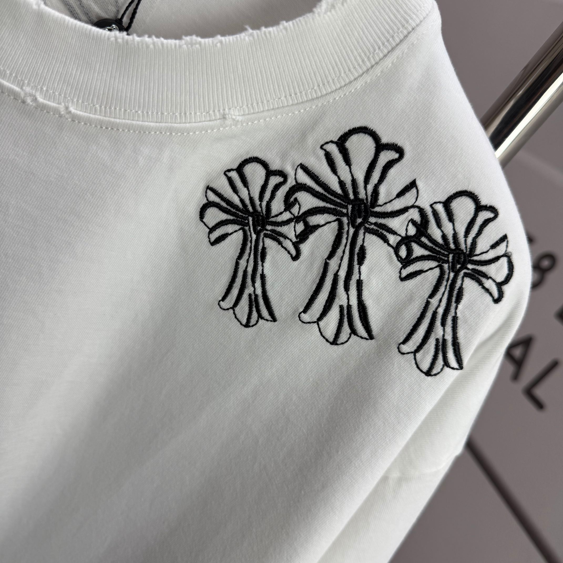  라운드넥 반팔 
