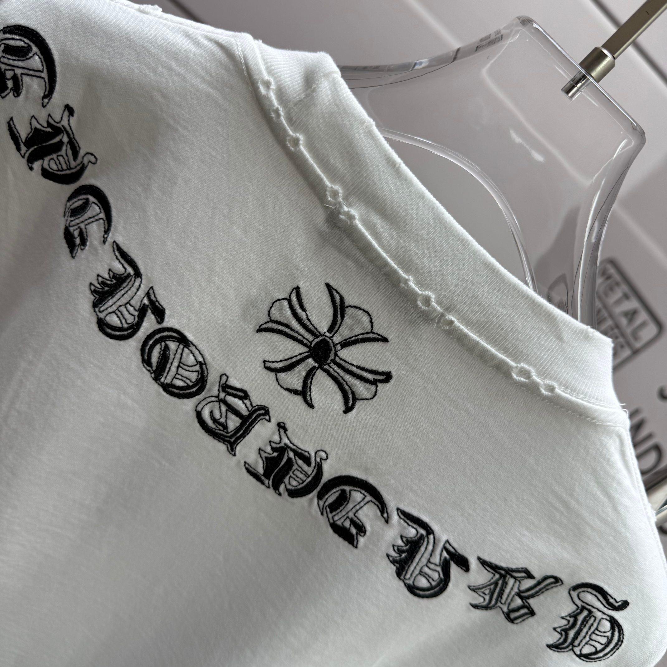  라운드넥 반팔 